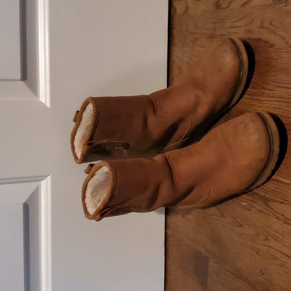 COPY - Ugg waterproof boots size 5